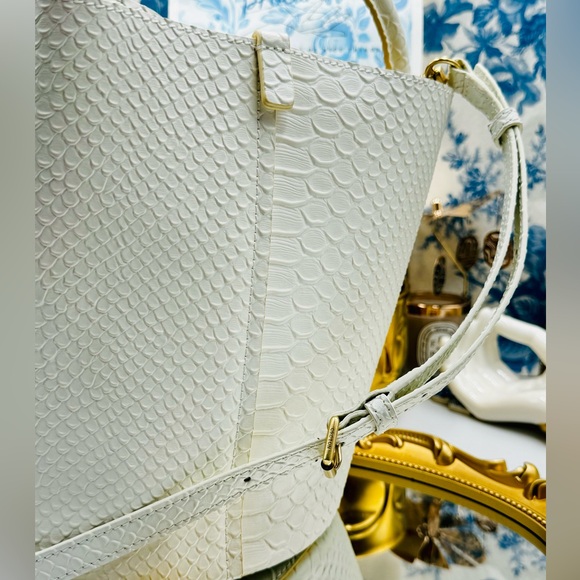 🆕 OROTON 🧿 NWT Mila Bucket Bag, White Snakeskin Textured Leather - Picture 12 of 15